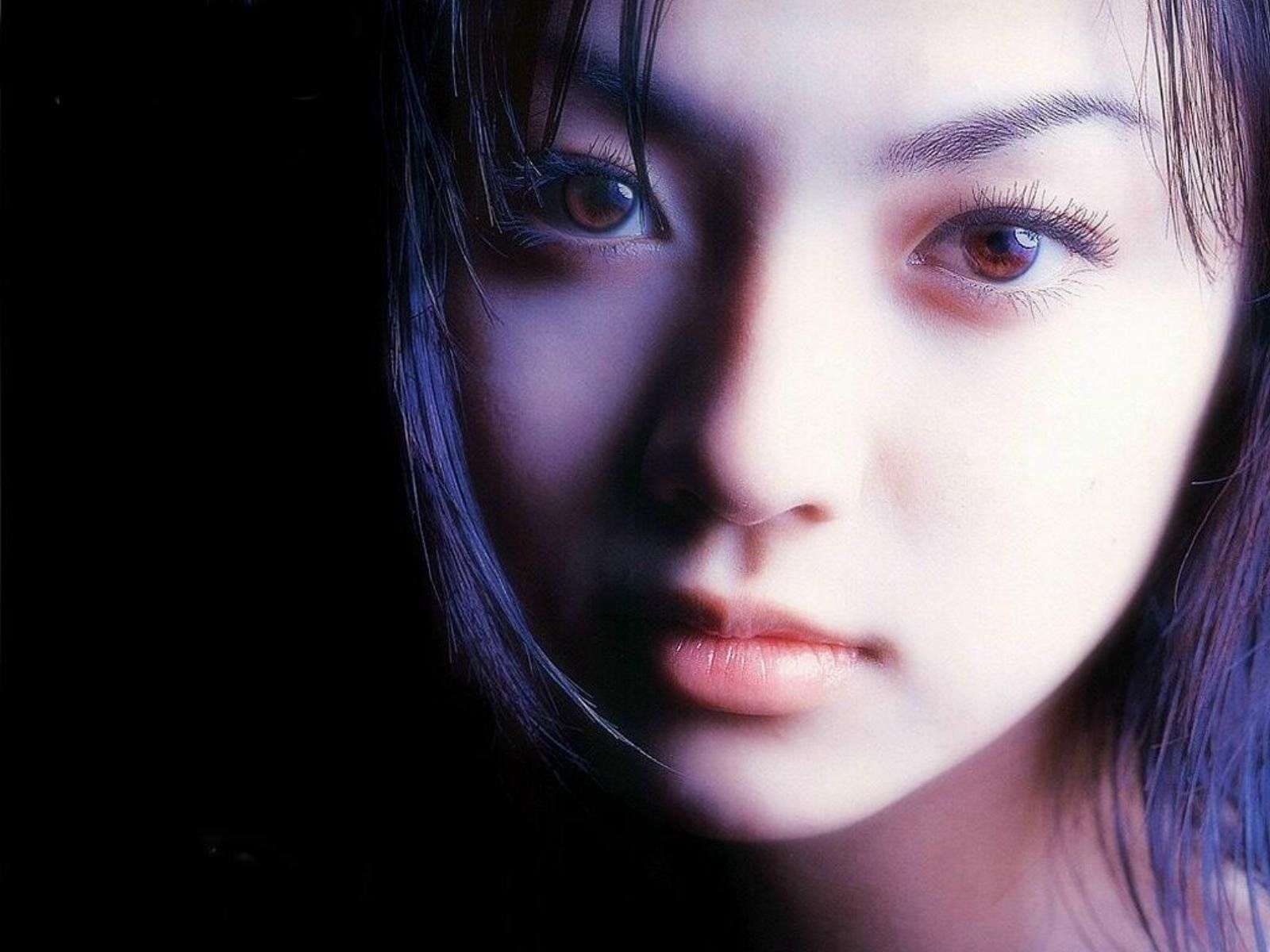 1600x1200 Elegant Woman Wallpaper of Fukada Kyokox1200