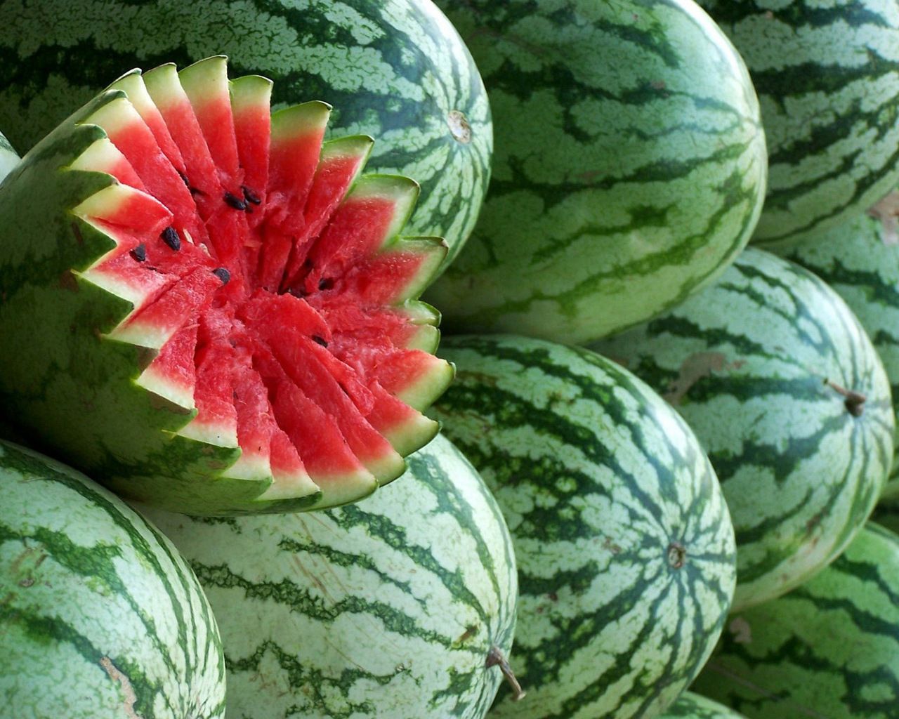 1280x1024 Desktop wallpaper: Food, Watermelon 4K free download for PC. 1452883