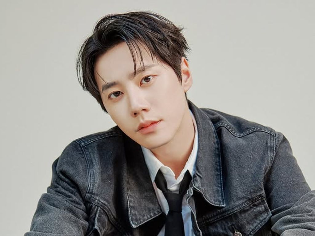 1024x768 Lee Jun Young To Enlist In The Military Next Month