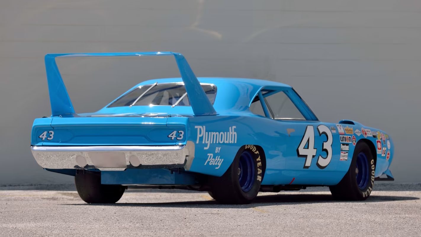 1422x800 Richard Petty's 200 MPH Plymouth Superbird and the NASCAR Legacy