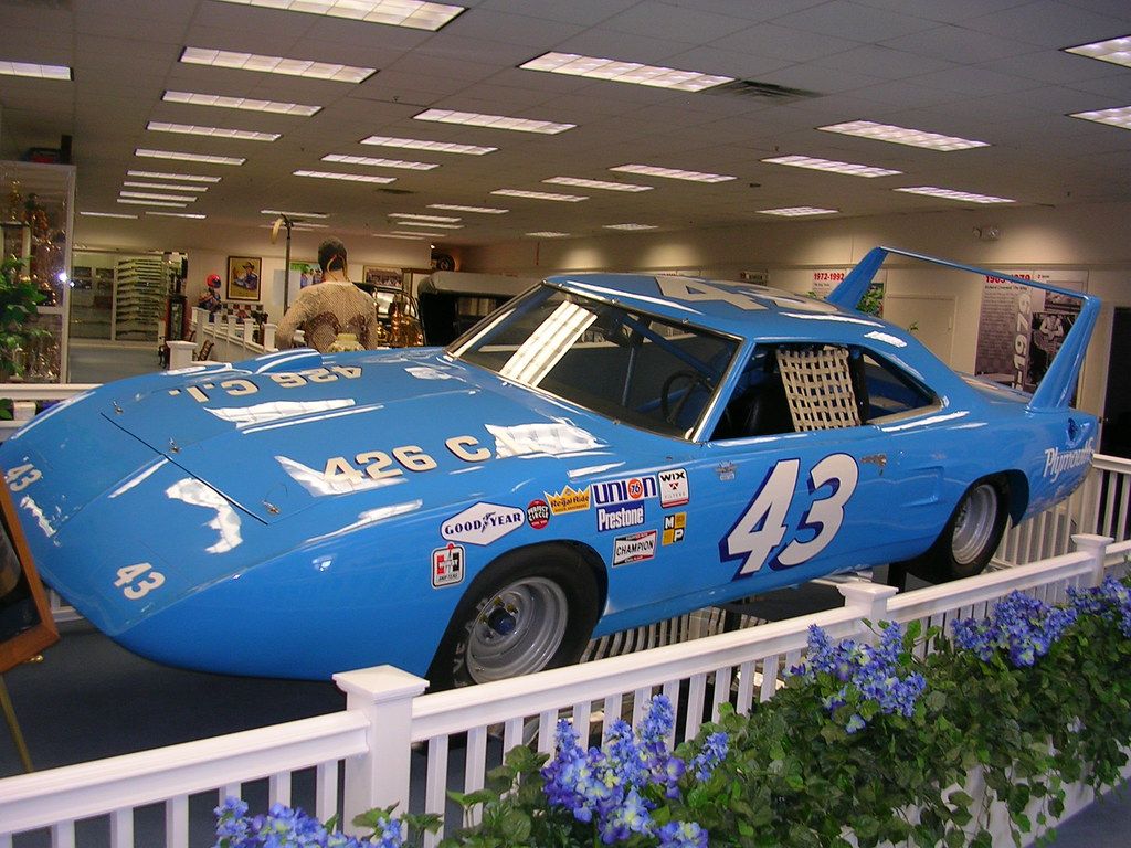 1024x768 Richard Petty 1970 Plymouth Superbird