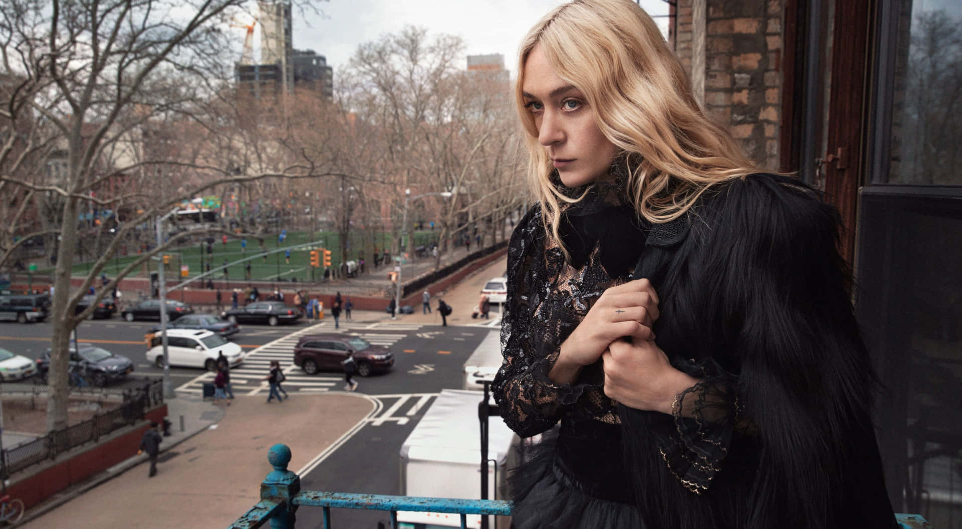 1920x1057 Download Chloë Sevigny: Hollywood's Unconventional Style Icon Wallpaper