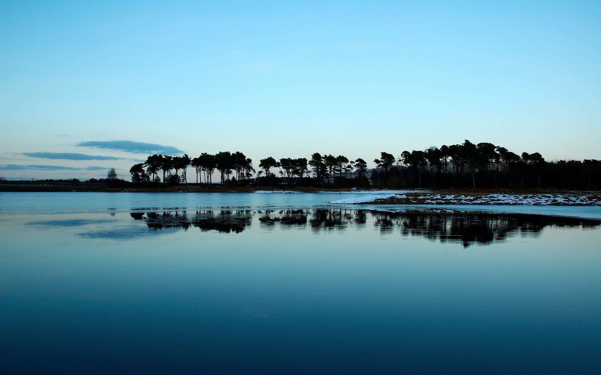 1920x1200 Tranquil Lake Reflection: A Stunning HD Wallpaperx1200