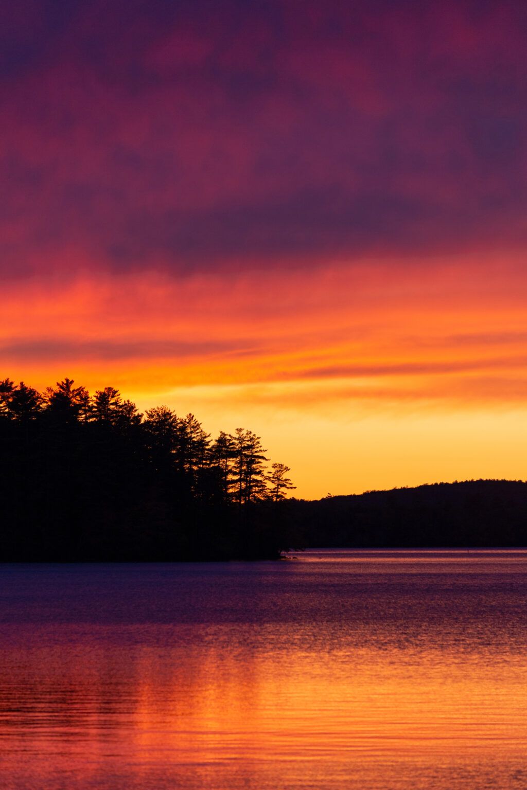 1024x1536 Beautiful Lake Sunset Photo Download