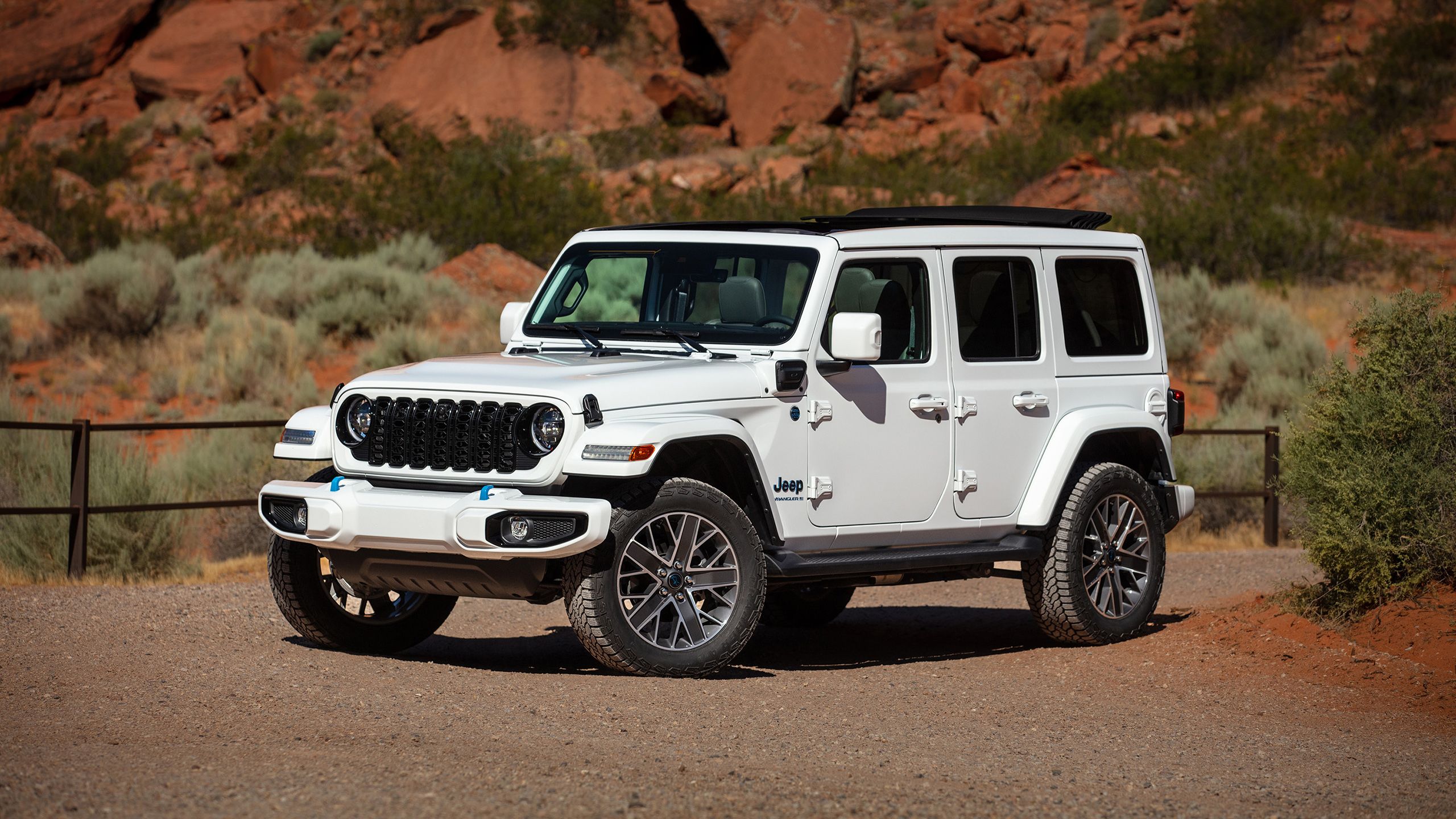 2560x1440 Jeep Sahara Wallpaper