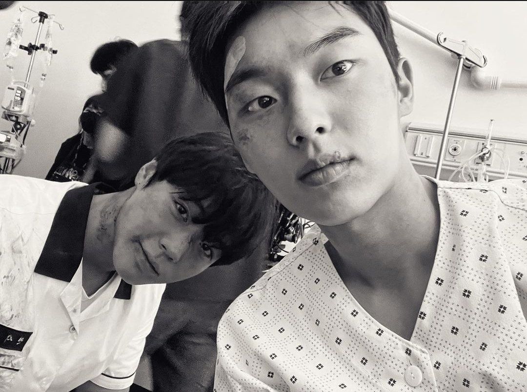 1080x804 Choi Hyun Wook and Park Jihoon besties
