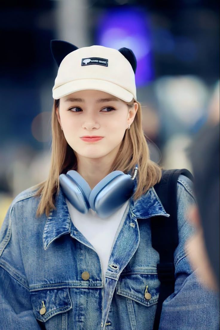 736x1103 