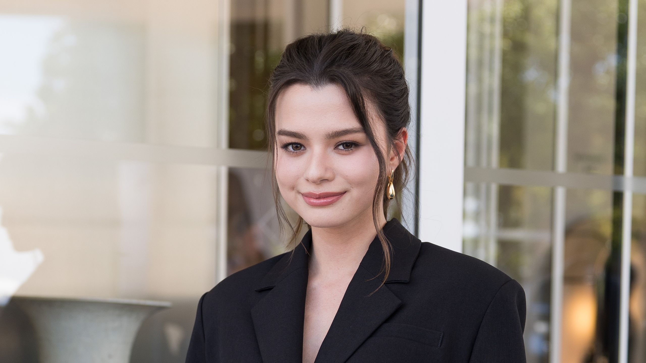 2560x1440 Thai Actress Becky Armstrong Kicked Off Summer Suits Season With a Trendy Twist at Cannes Film Festival 2025