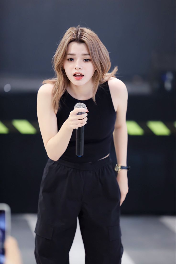 736x1104 BECKY MixOfFashionLover #DGxBecky