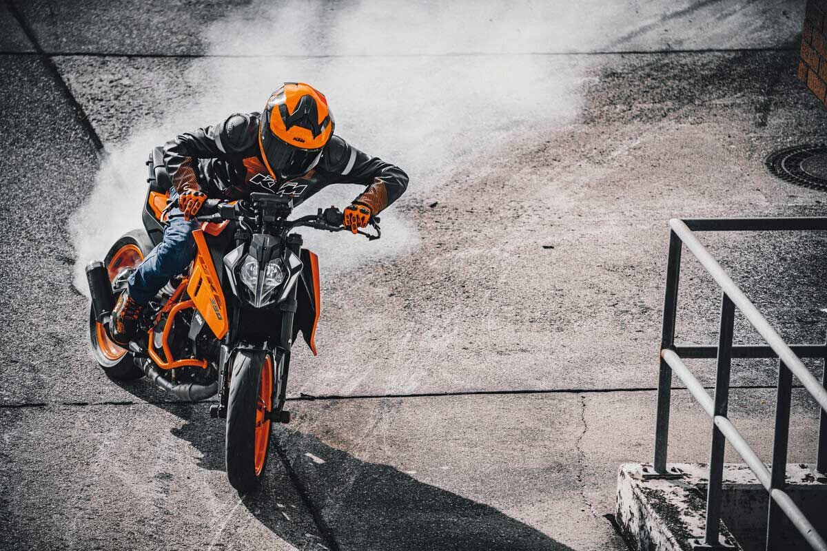 1200x800 KTM 390 Duke First Look