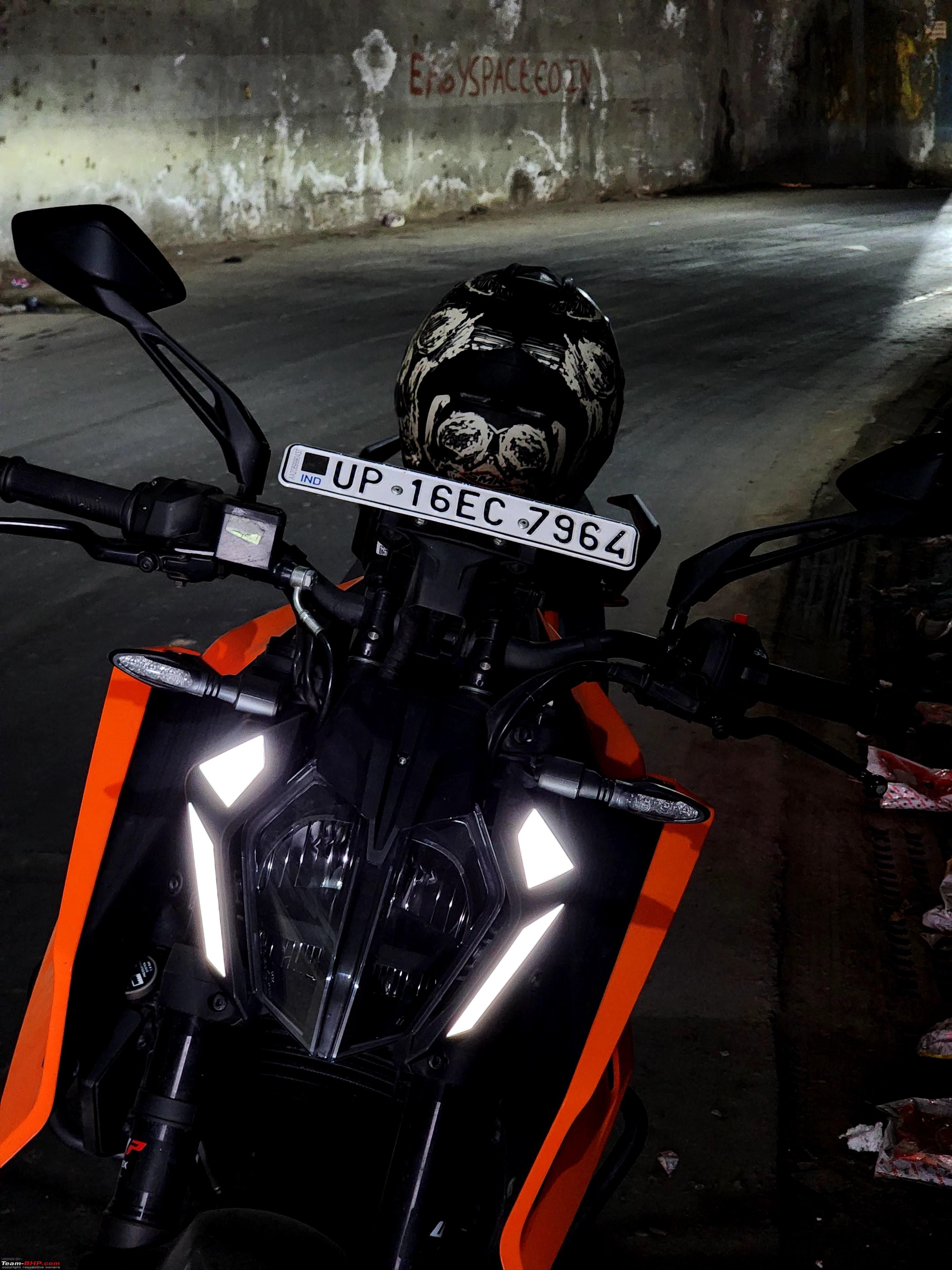 3000x4000 KTM Duke 390 Review