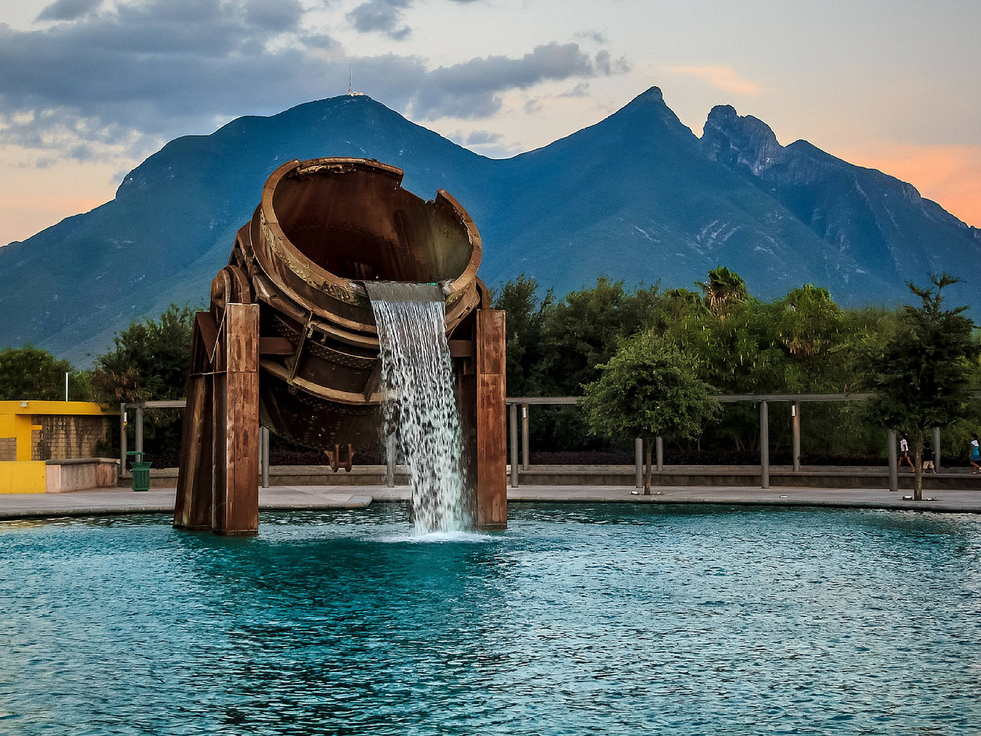 1920x1440 Furnace Fountain In Monterrey Wallpaper