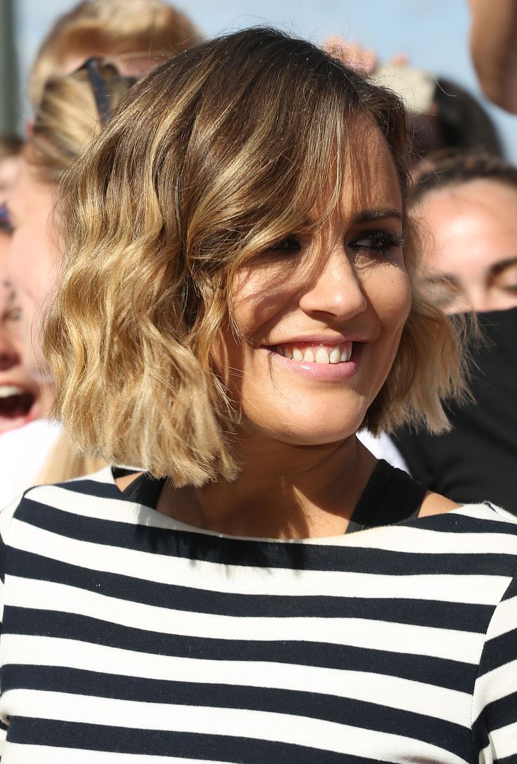 736x1088 caroline flack bob wavy