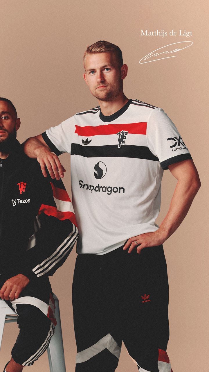 720x1280 free 4K wallpaper noussair mazraoui, matthijs de ligt, footballers, manchester united, autograph