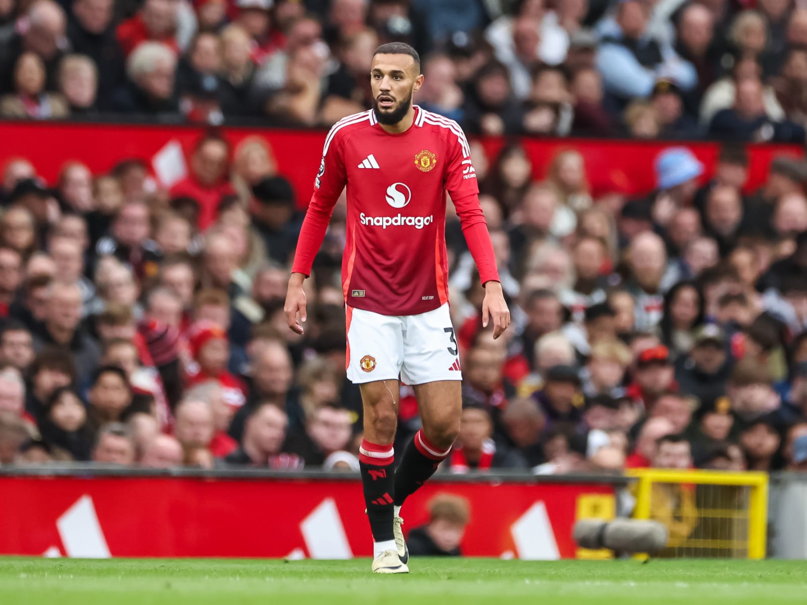 1600x1200 Manchester United star set to be out for several weeks after undergoing heart procedure