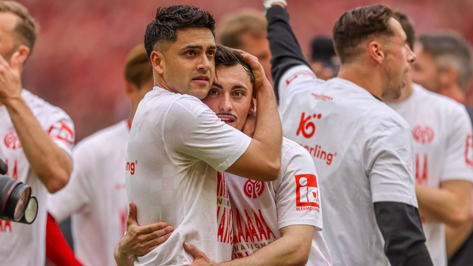 1600x900 Nadiem Amiri wird nach dem Einzug in die Conference League mit FSV Mainz 05 emotional. Fußball News
