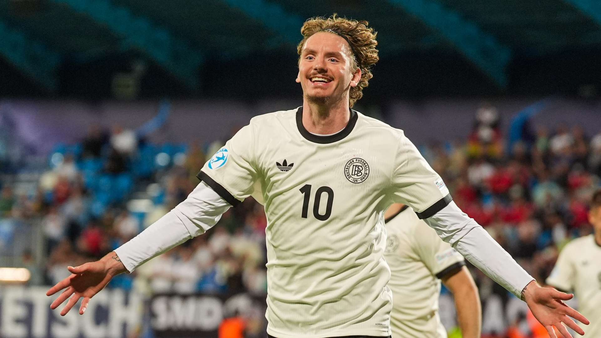 1920x1080 Harry Kane and 'complete striker' Nick Woltemade backed to form a deadly duo at Bayern Munich but Stuttgart striker issued big warning as transfer talk heats up. Goal.com US