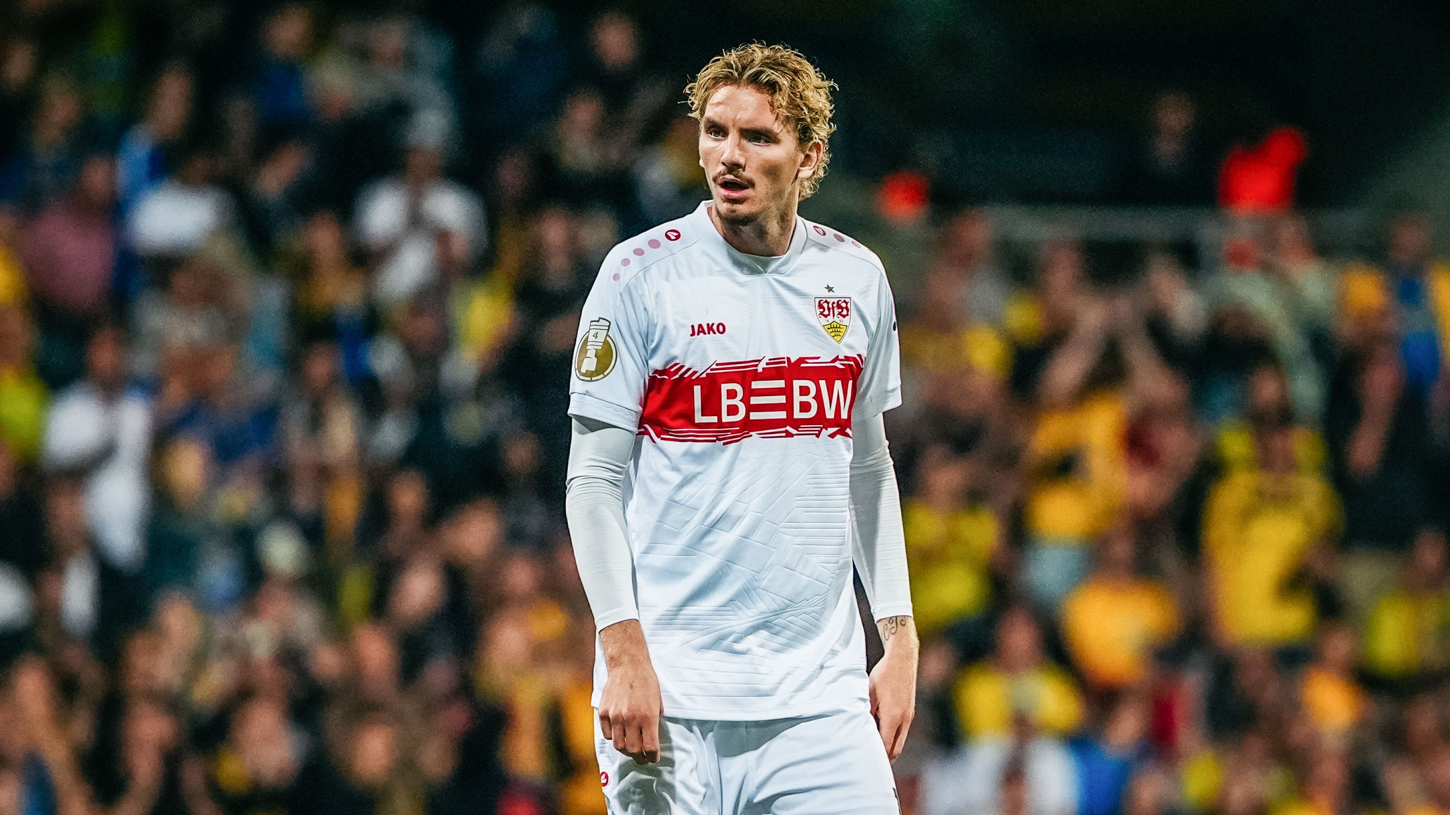 2906x1634 VfB Stuttgart. Freistellung Nick Woltemade