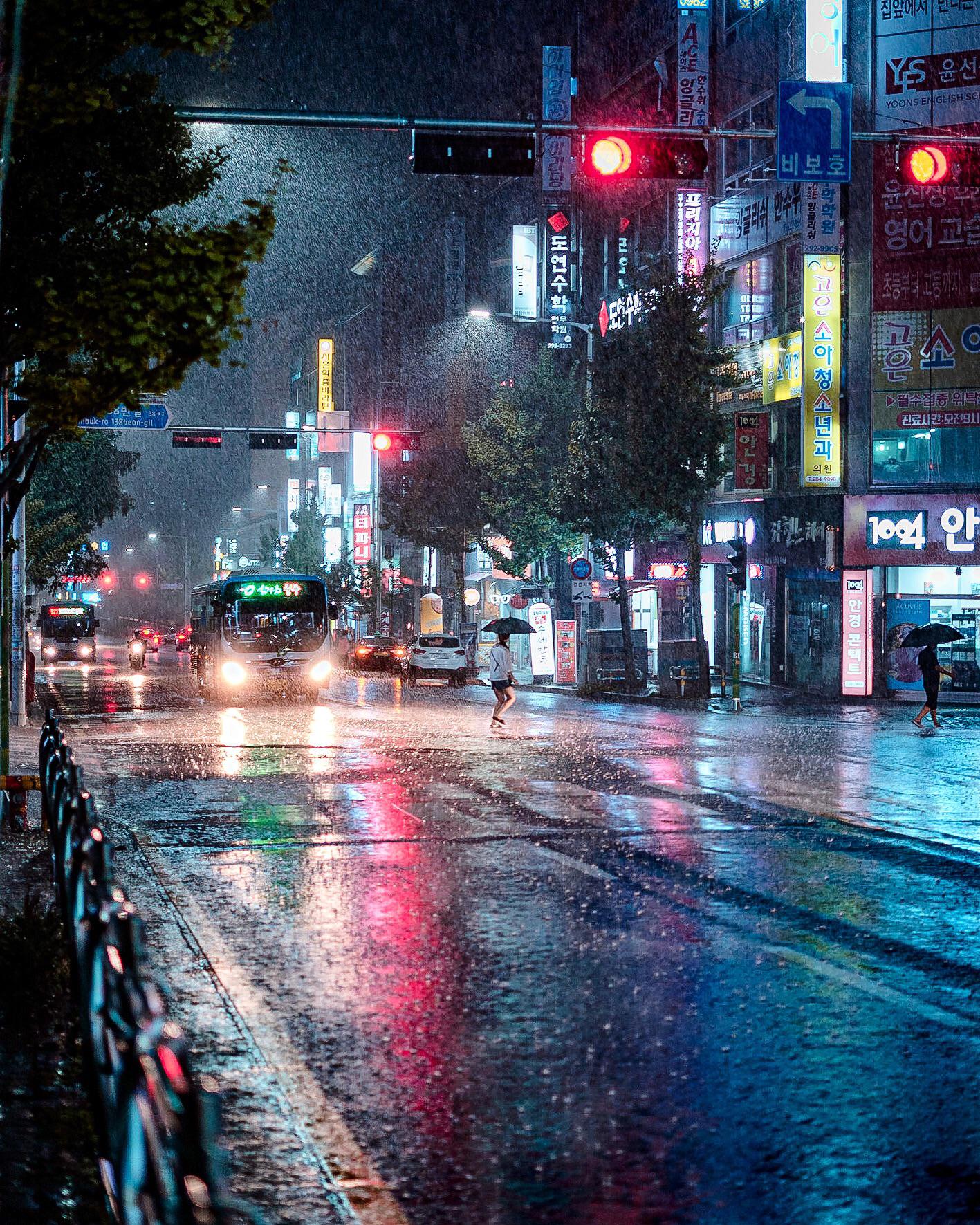 1417x1771 Spring rain in Cheongju, South Korea
