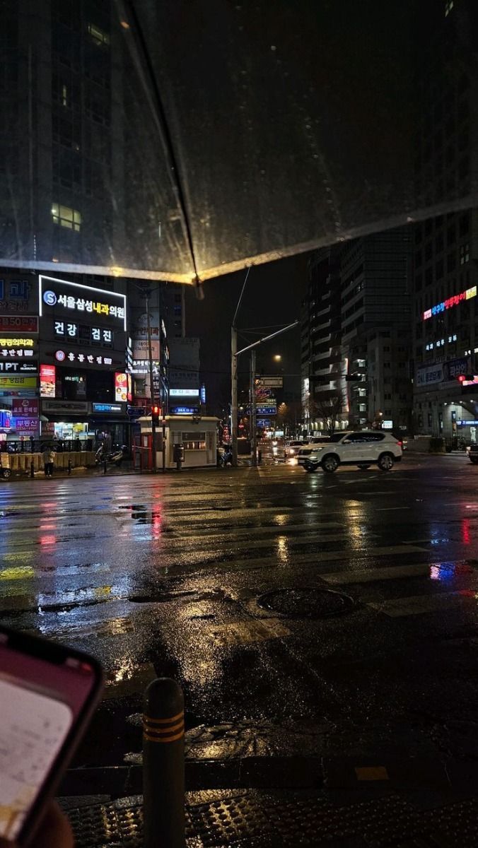 676x1200 Rainy late night walks in south korea