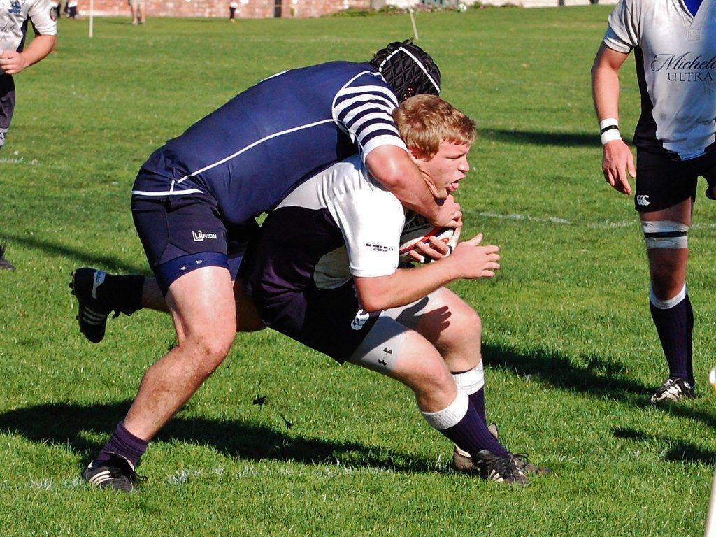 1024x768 Rugby Tackle