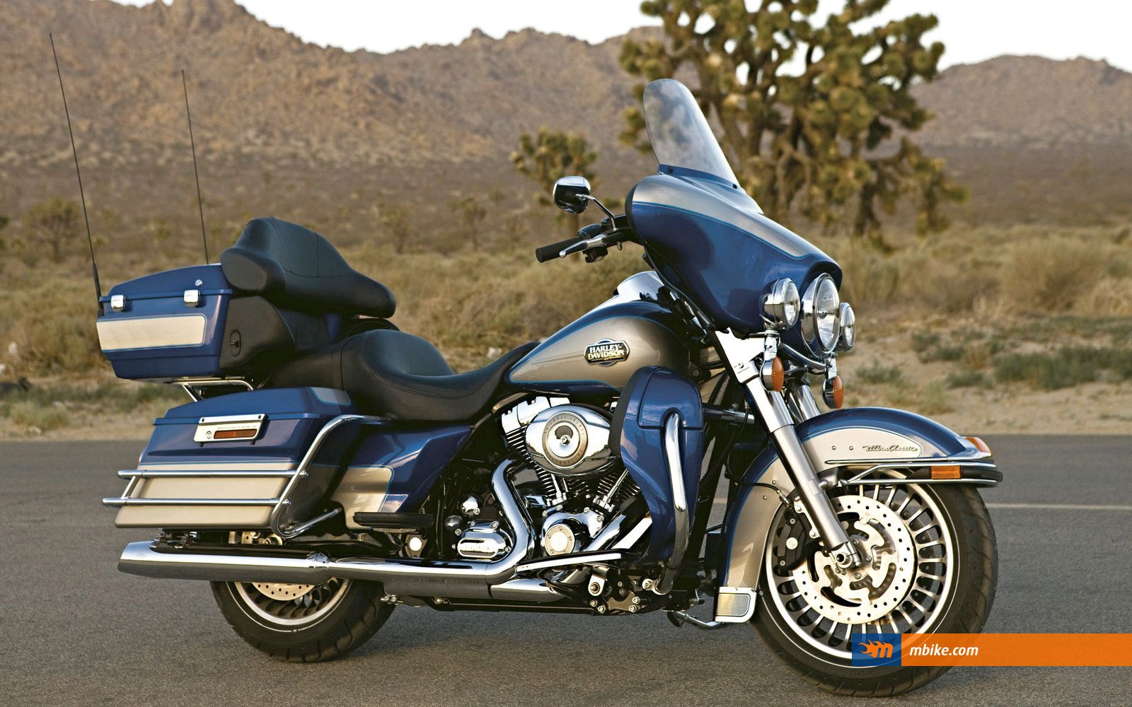 1600x1000 Harley Davidson FLHTCU Electra Glide Ultra Classic Wallpaper