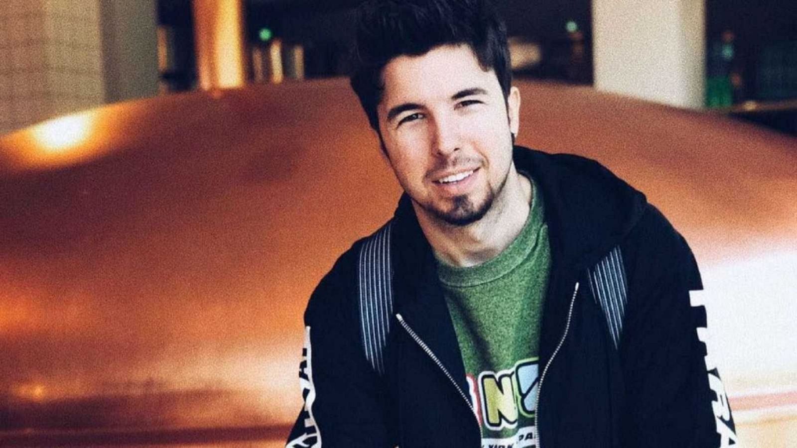 1600x900 Willyrex criticado en Twitter por querer vender sus propias NFTs