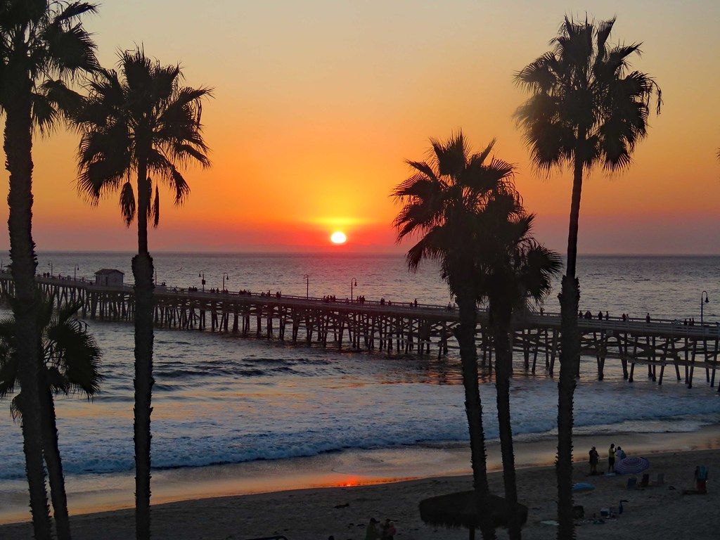 1024x768 Sunset California, San Clemente Pier. That lucky ol sun ke