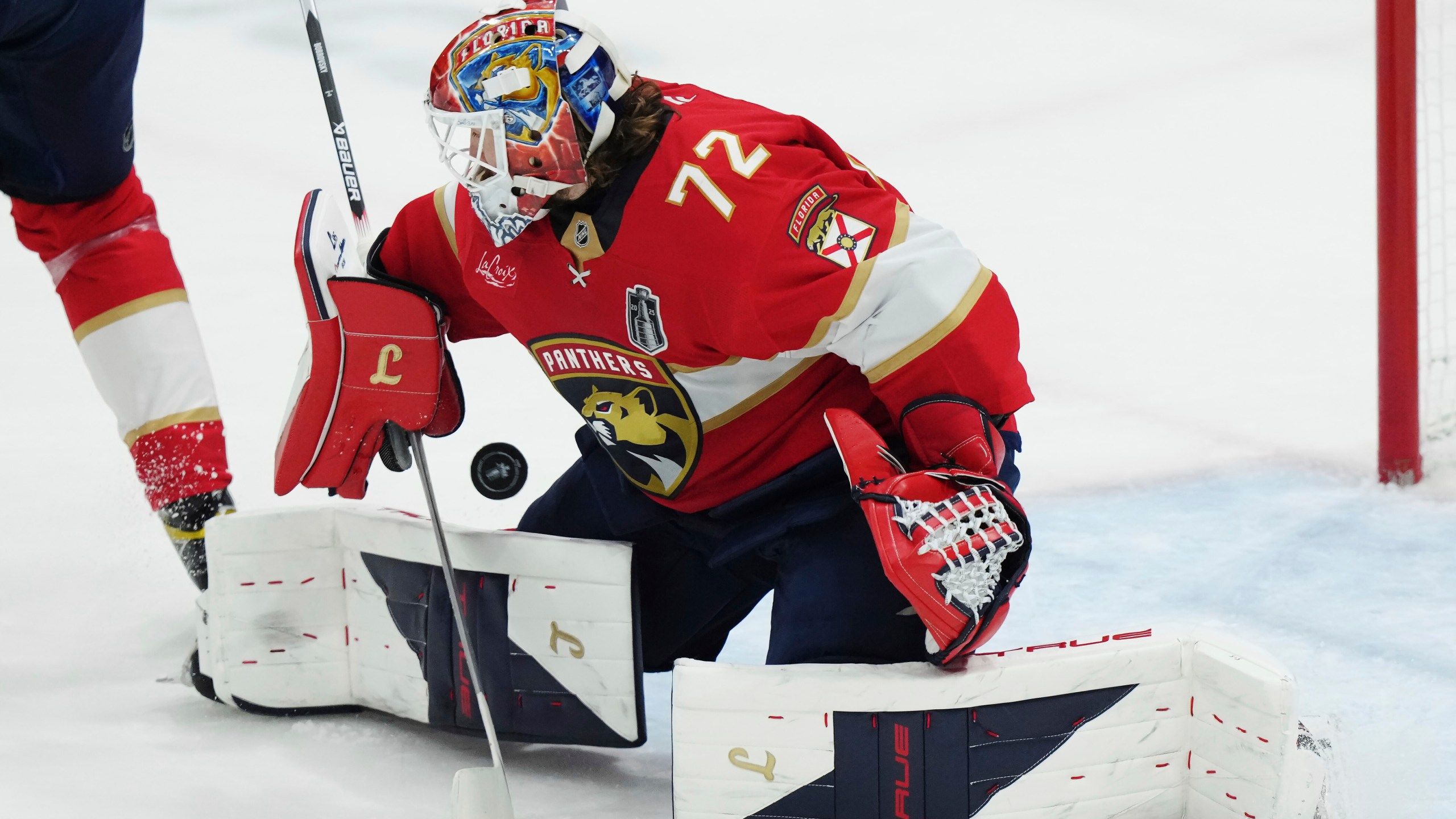 2560x1440 Sergei Bobrovsky's brilliance leads Florida Panthers to second straight Stanley Cup title