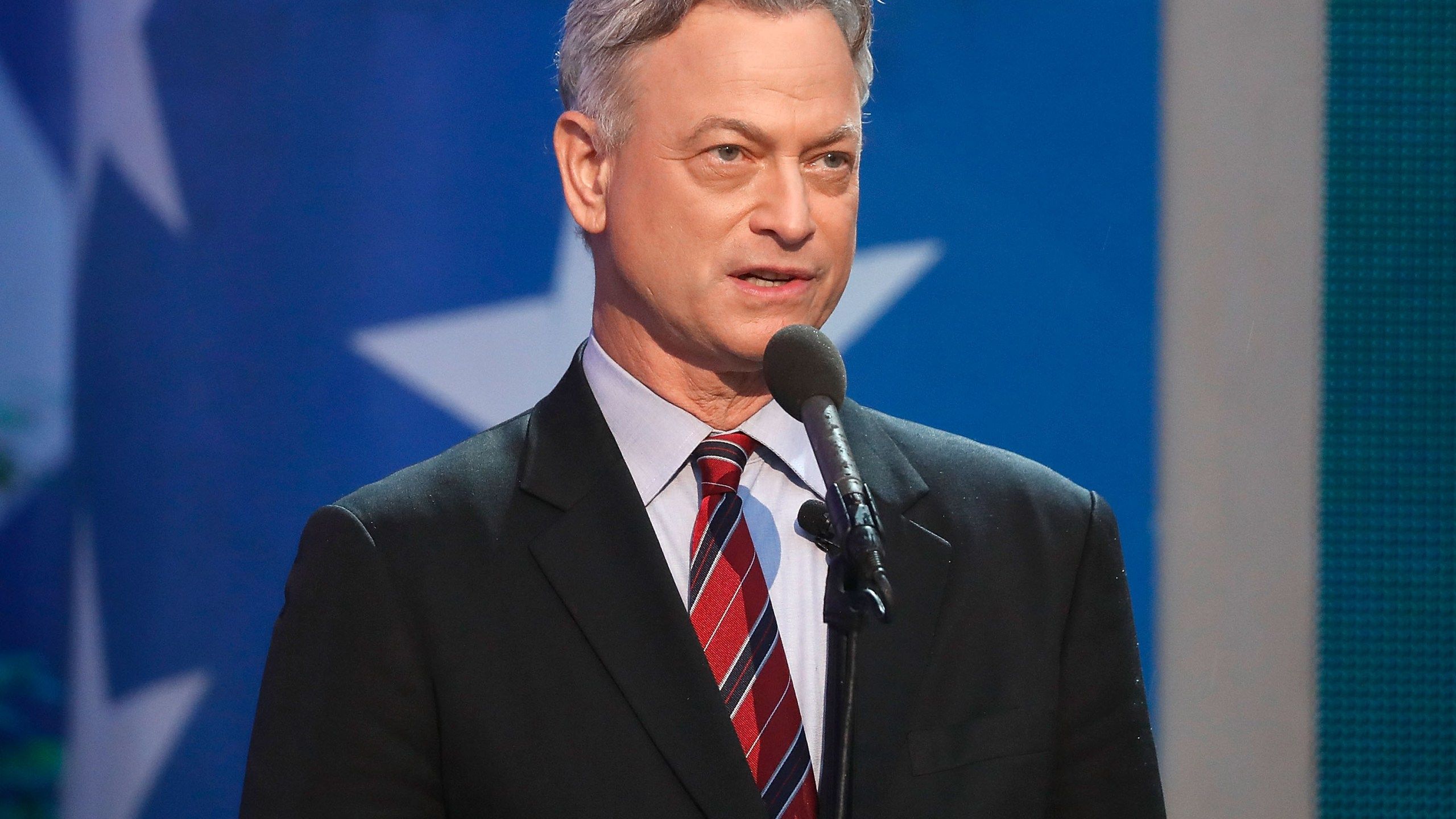 2560x1440 Chicago's own Gary Sinise: Serving military families of the fallen, first responders, veterans, and The Memorial Day concert. WGN Radio 720's Very Own