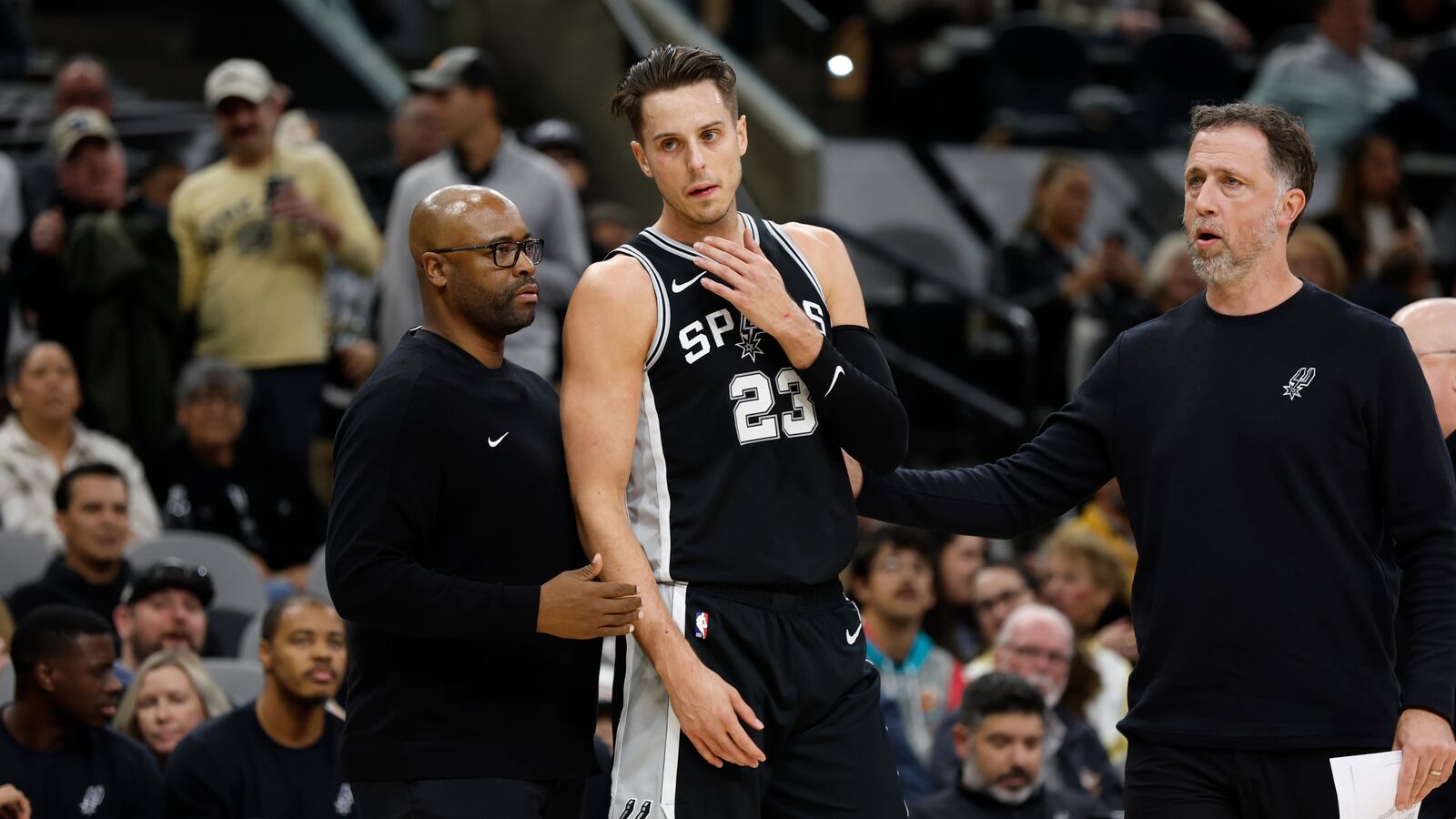 1600x900 NBA Star Zach Collins Flips Off Referee as He's Ejected From Game