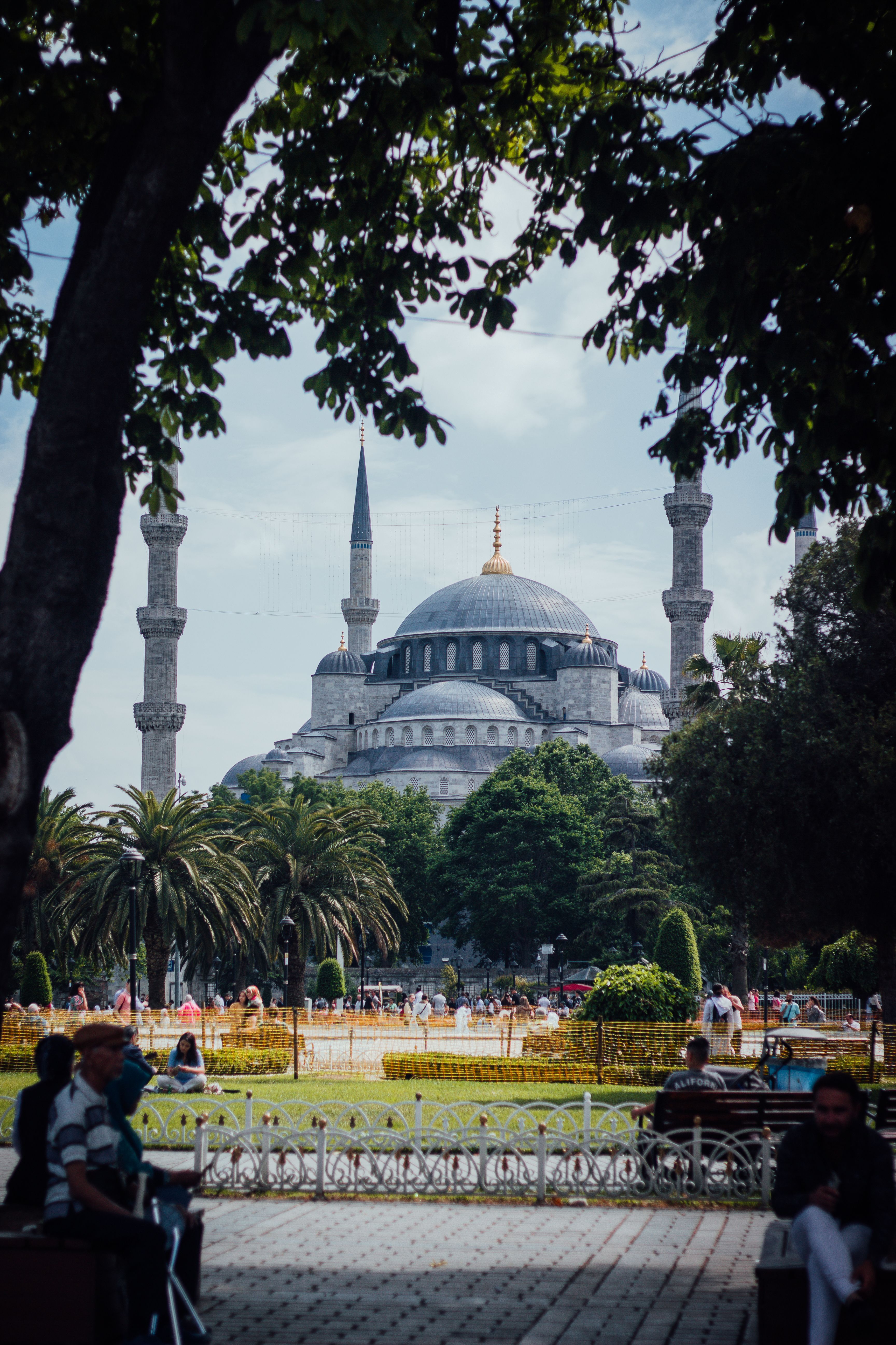 3456x5184 View of the Blue Mosque from the park in Istanbul Turkey · Free