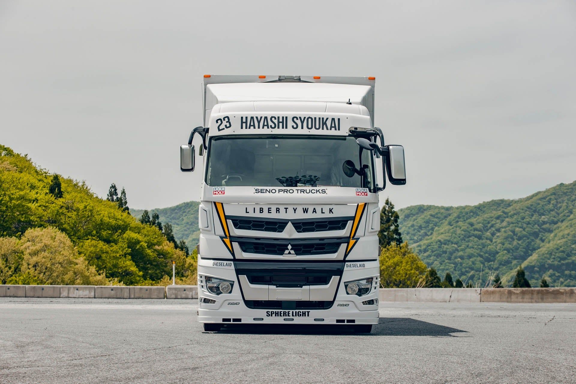 1920x1280 LB TRUCKS Mitsubishi Fuso SUPER GREAT