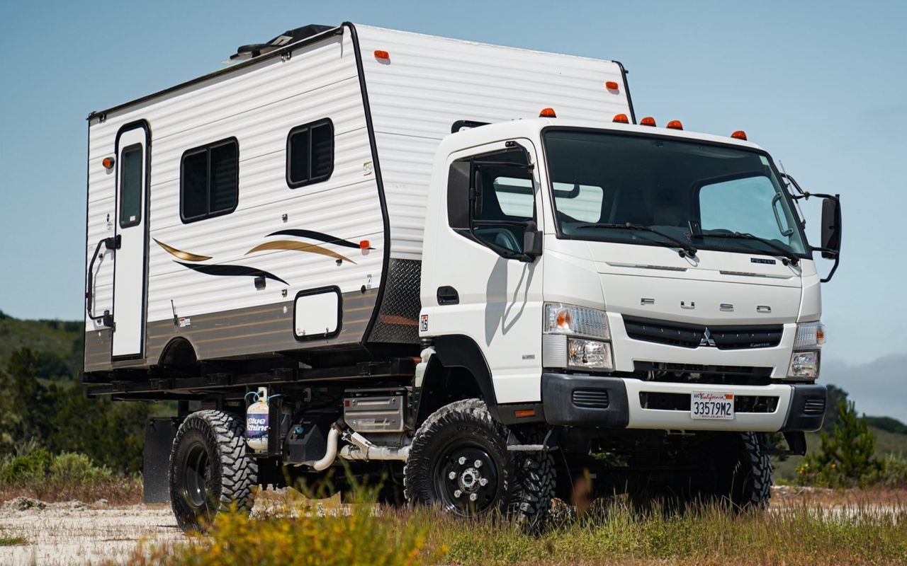 1280x800 Mitsubishi Fuso Canter FG4x4 W Coachmen Clipper 16FB Camper VIN: JL6BSE1A5HK005547