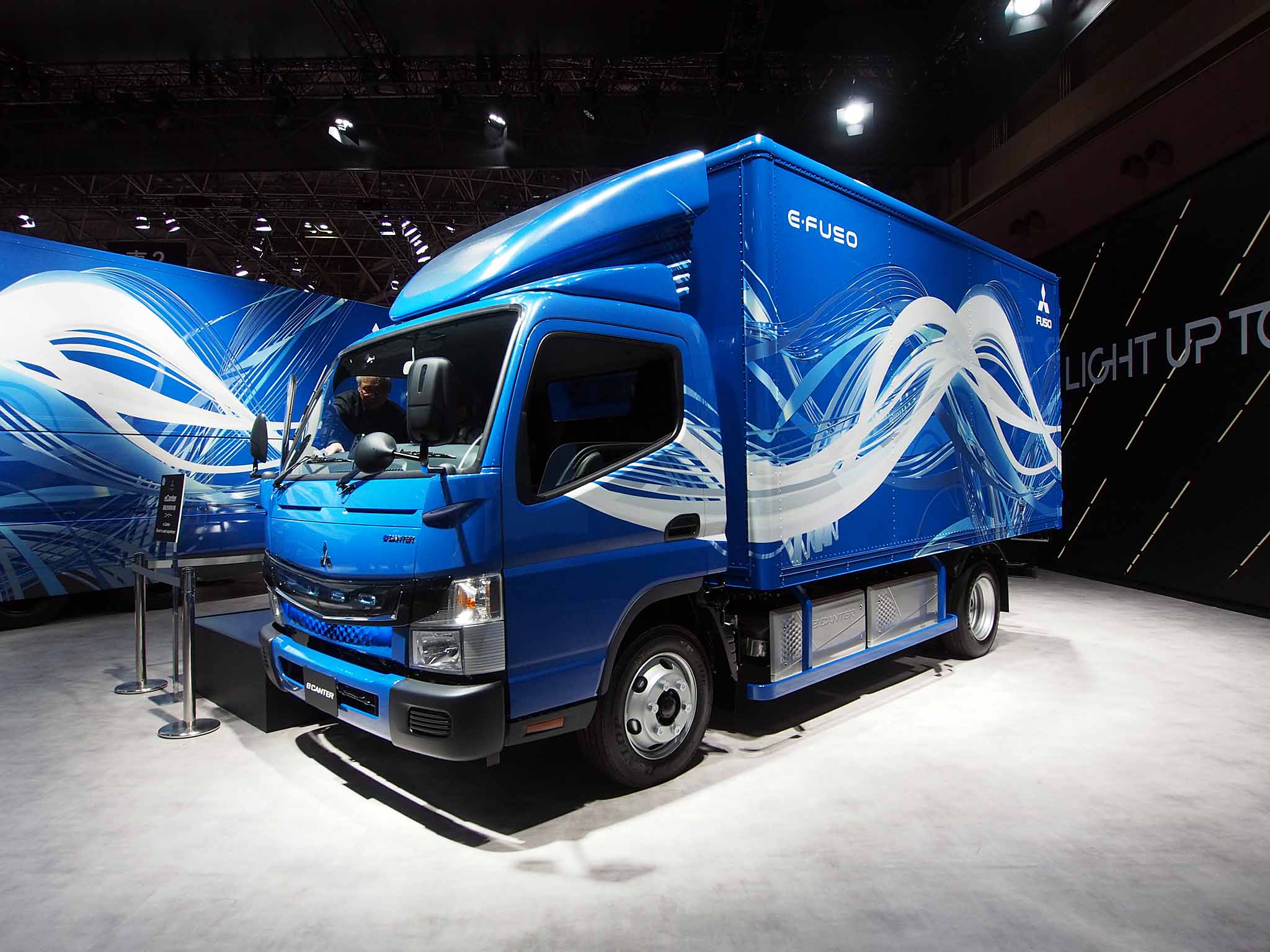 2048x1536 Mitsubishi Fuso eCANTER at Tokyo Motor Show