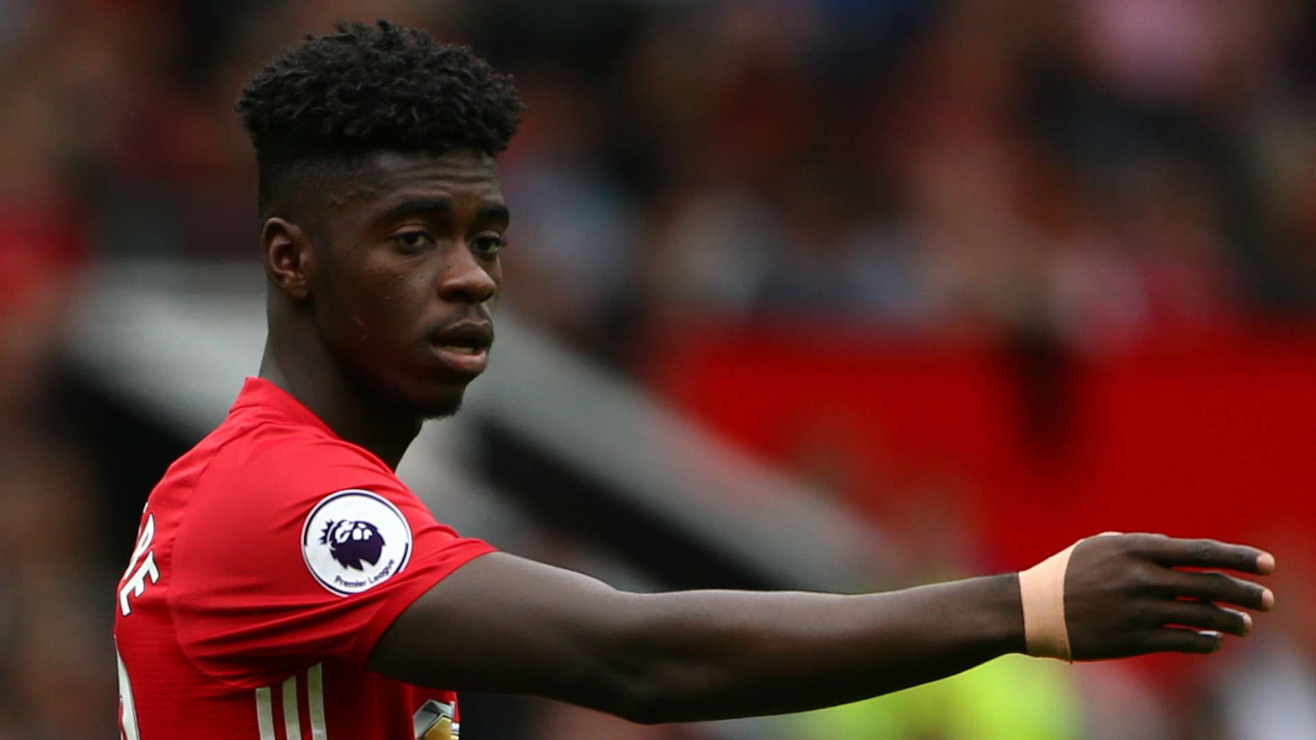 1920x1080 Man Utd transfer news: Tuanzebe leaves amid Boateng & Alderweireld links