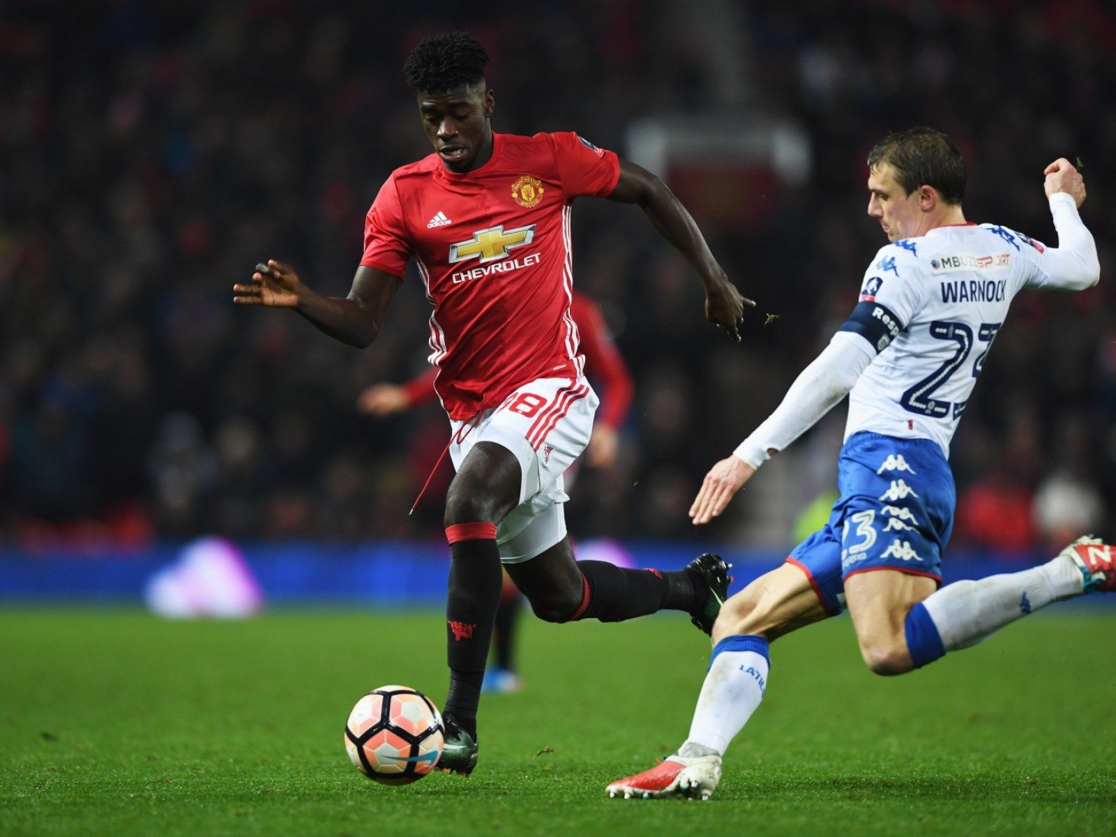 1600x1200 Manchester United starlet Axel Tuanzebe 'someone you can trust' says Nicky Butt