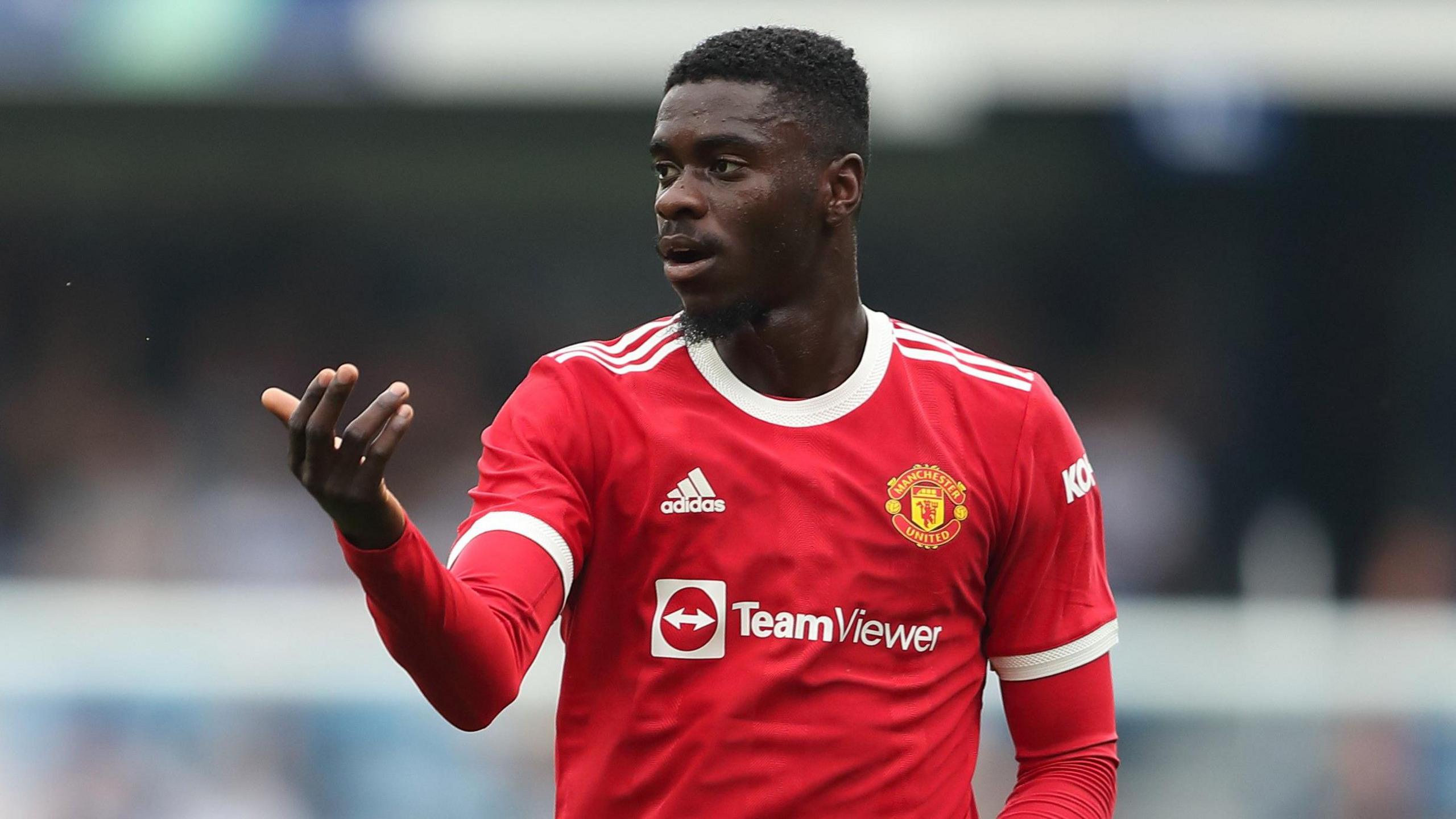 2560x1440 Manchester United: Former defender Axel Tuanzebe sues Manchester United