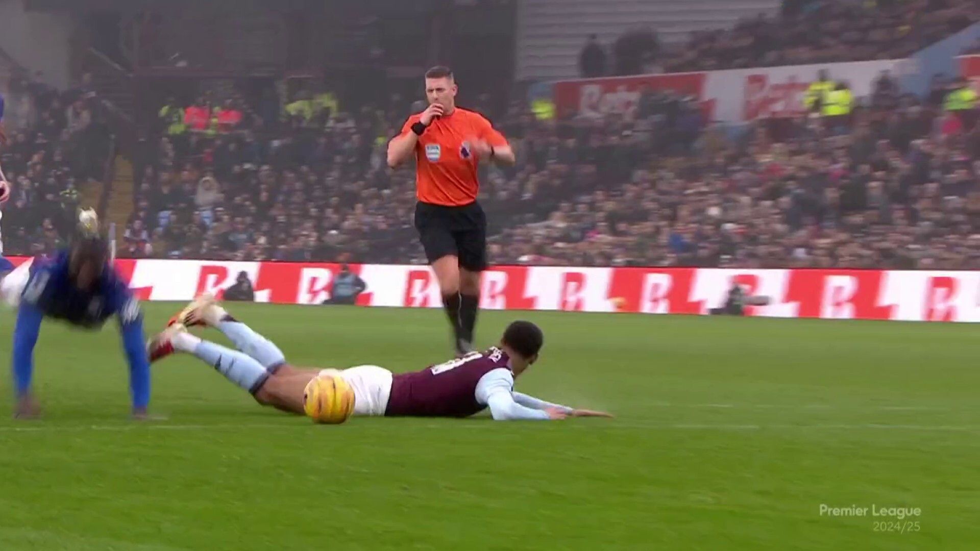 1920x1080 Tuanzebe sent off for second yellow v. Aston Villa