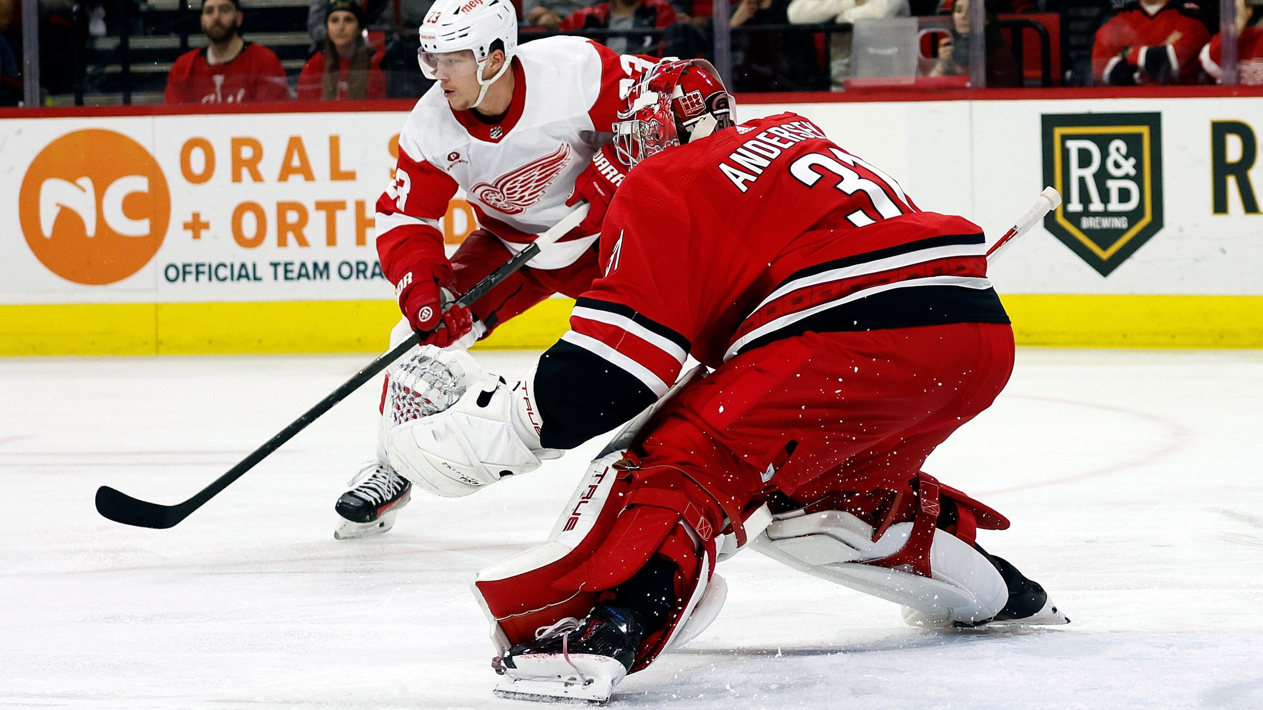 2560x1440 Andersen Posts Shutout, Hurricanes Clinch Playoff Berth With 4 0 Win Over Red Wings
