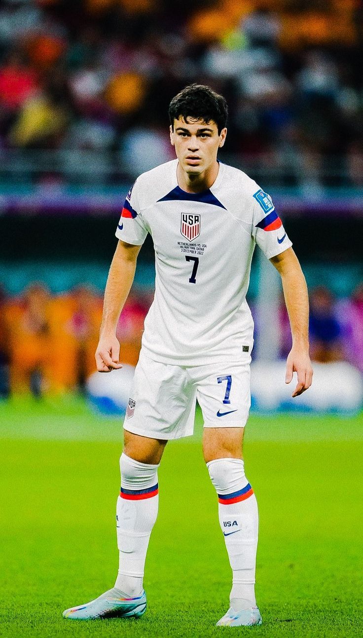 736x1293 Gio Reyna