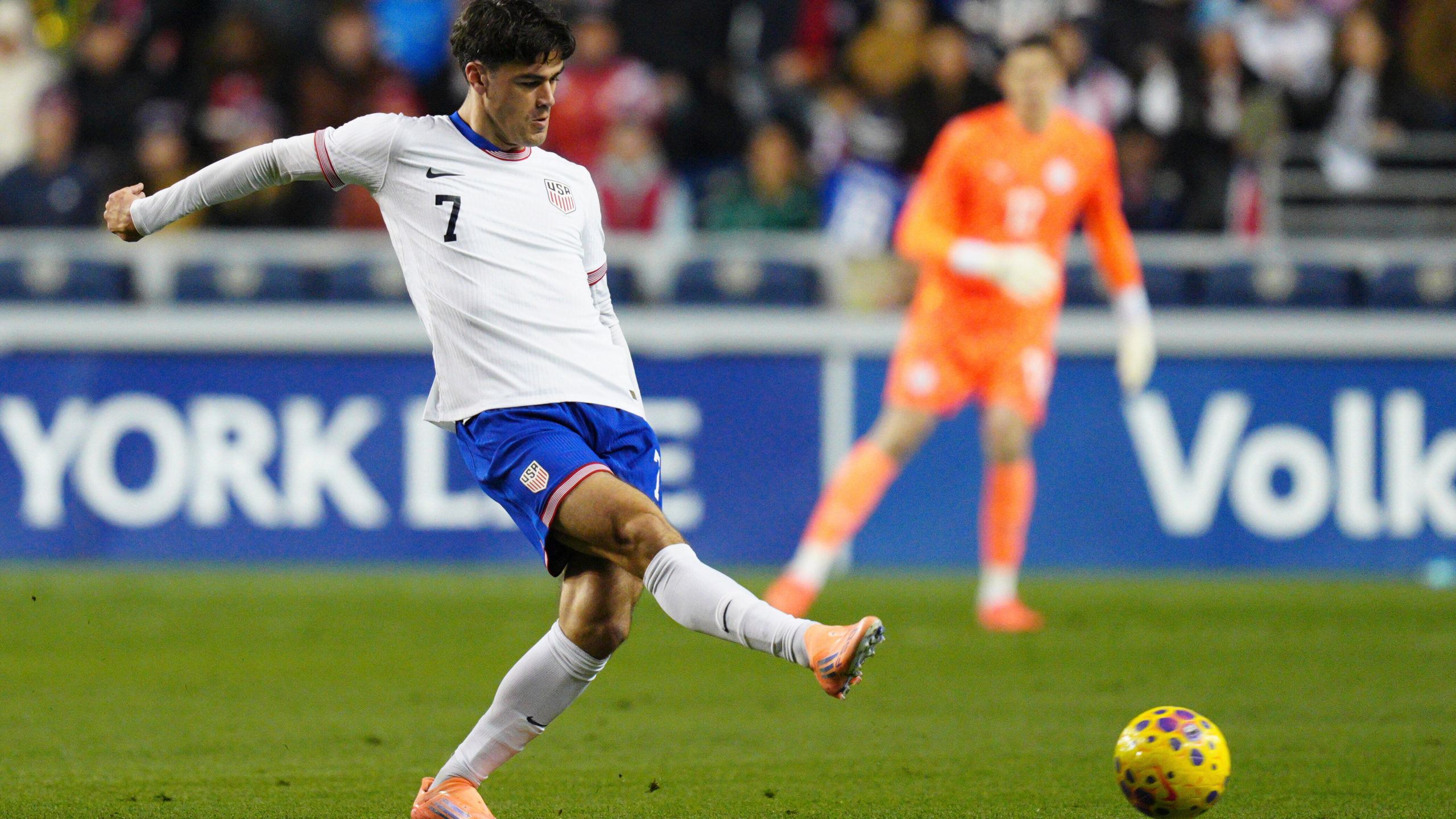 2560x1440 Gio Reyna passes father for international goals, then gets teased for scoring his first header