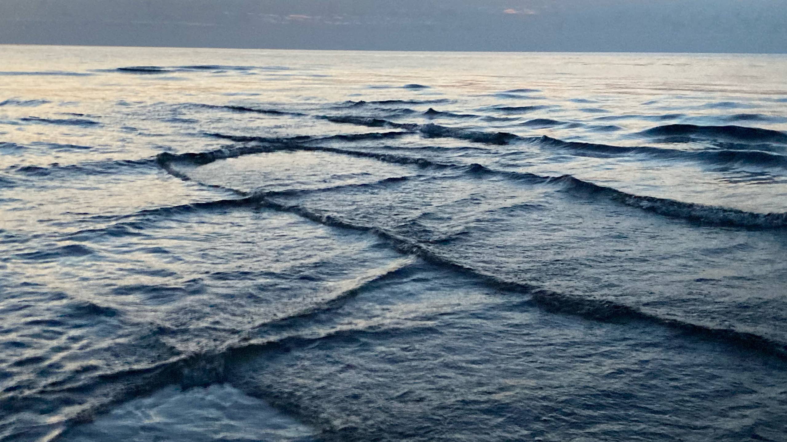 2560x1440 Square Waves: What Are They and Are They Dangerous?