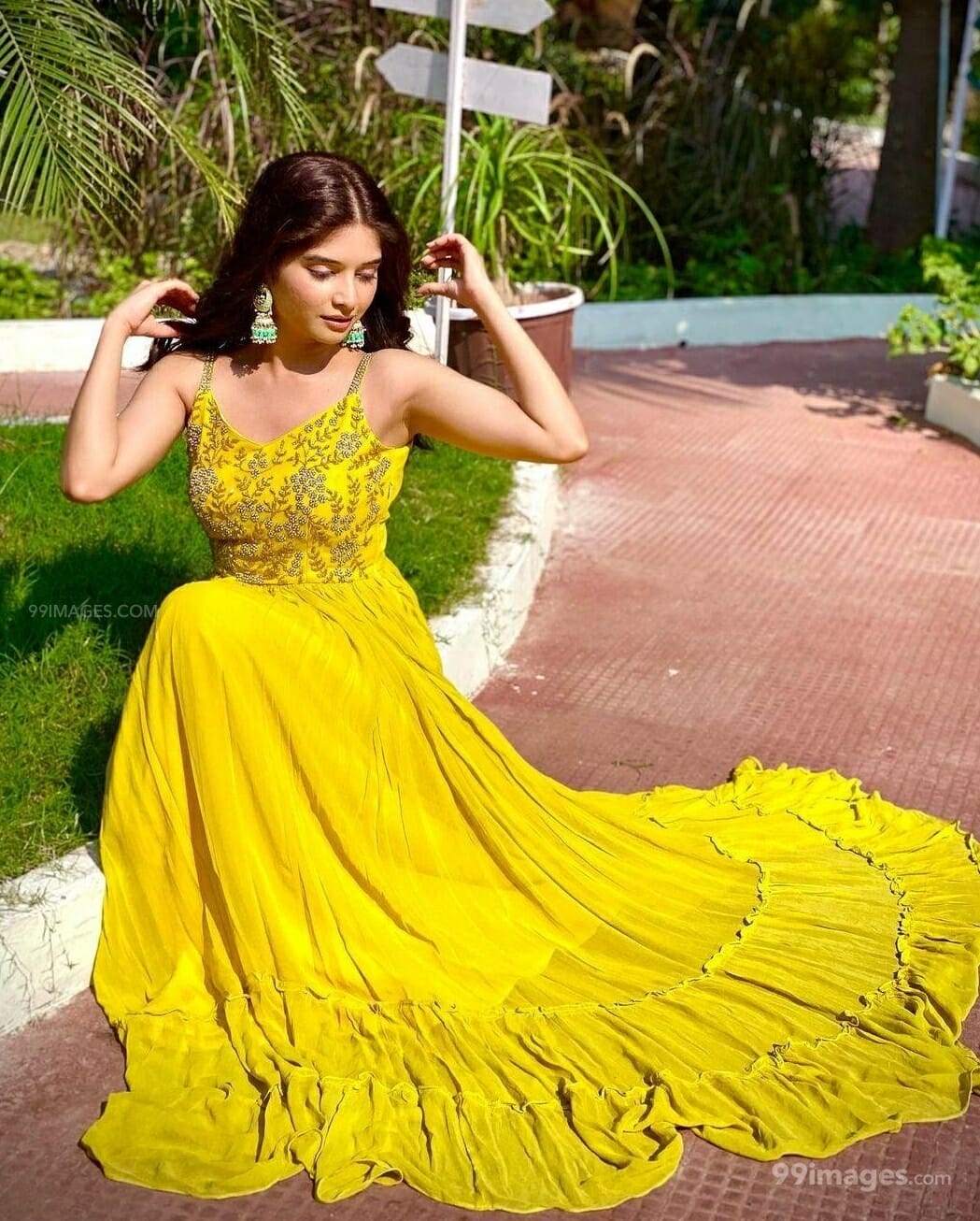 1049x1306 Bhavika Sharma Wallpaper