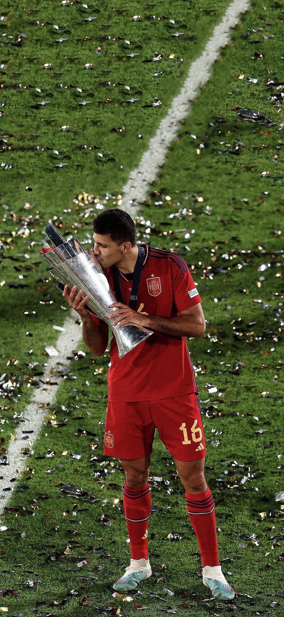 945x2048 Rodrigo Hernandez Wallpaper