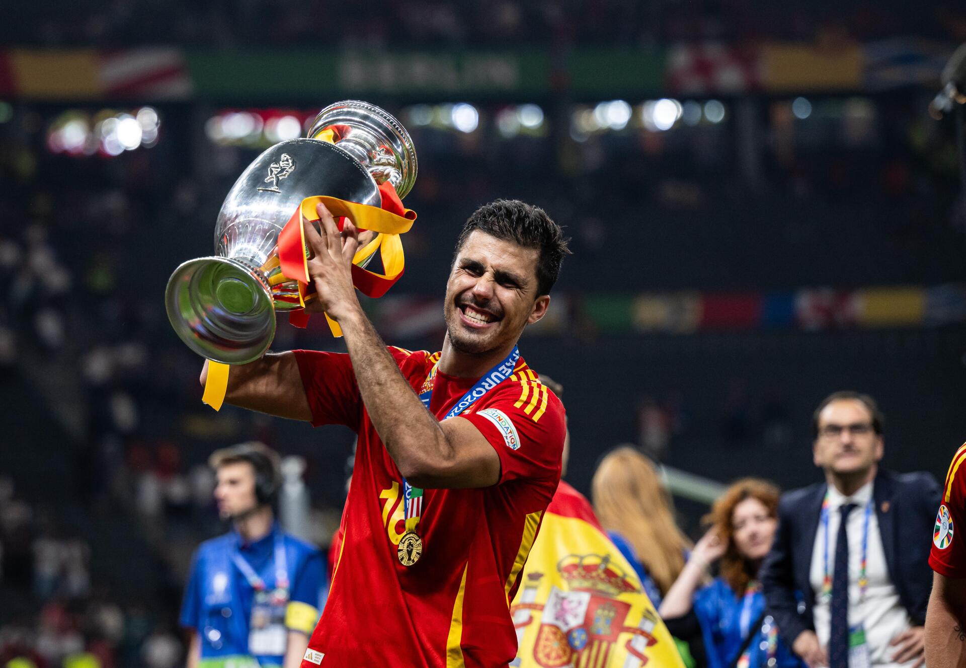 1920x1327 Rodri Hernández: Celebrating Spain's Glory Ultra HD Wallpaperx4111