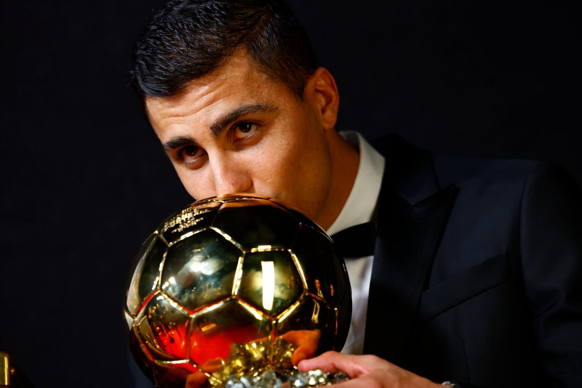 1920x1280 Rodri Hernández: Soccer Star's HD Wallpaper & Ballon d'Or Celebrationx1707