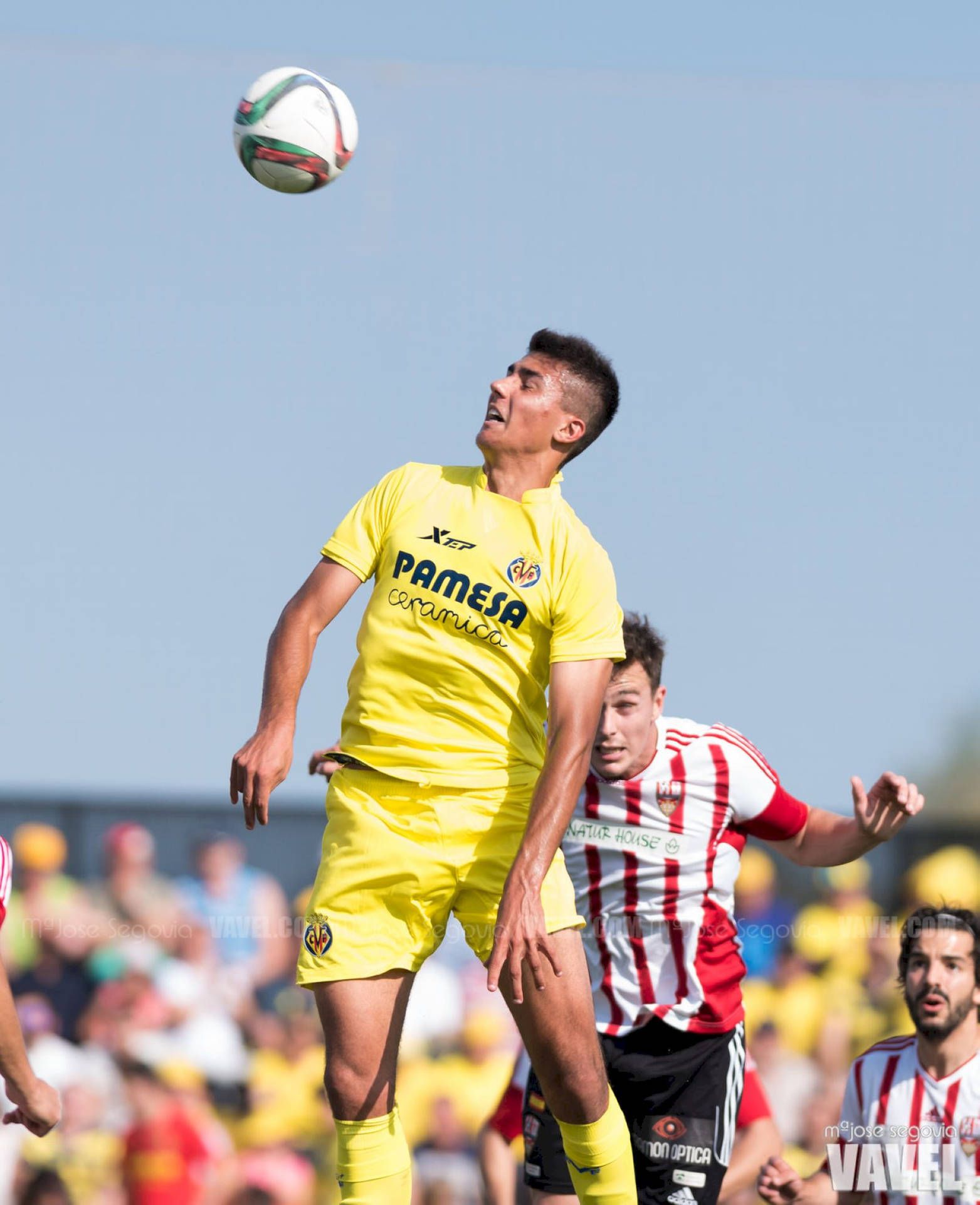 1563x1920 Download Rodrigo Hernández Cascante Jumping Header Wallpaper