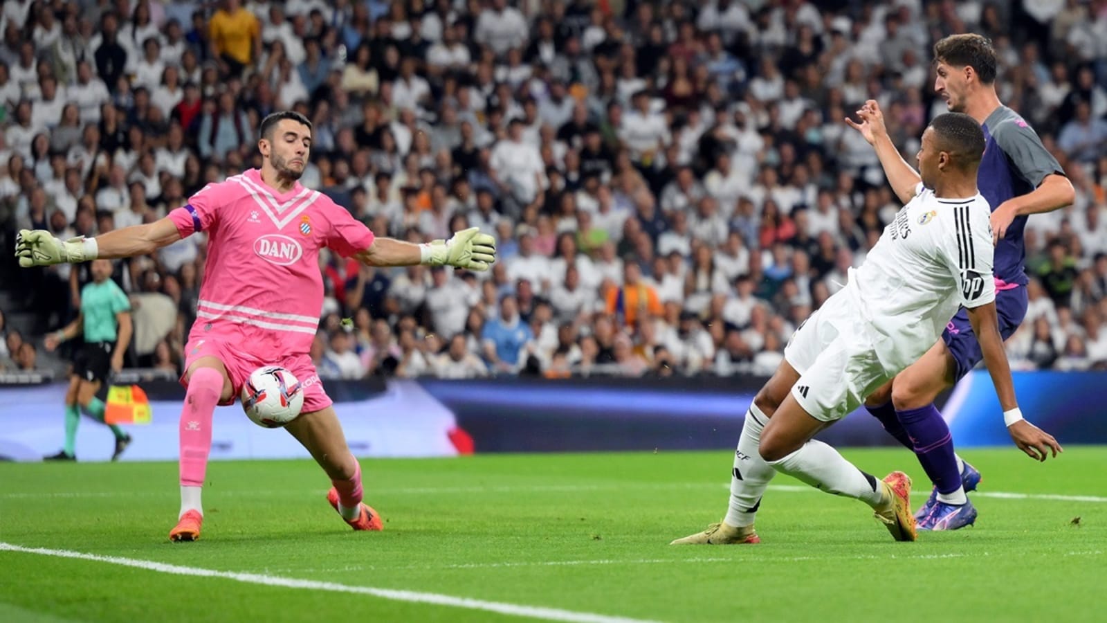 1600x900 Guaranteed Game Time: Key Factor In Sought After Keeper Making His Dream Move To Arsenal?