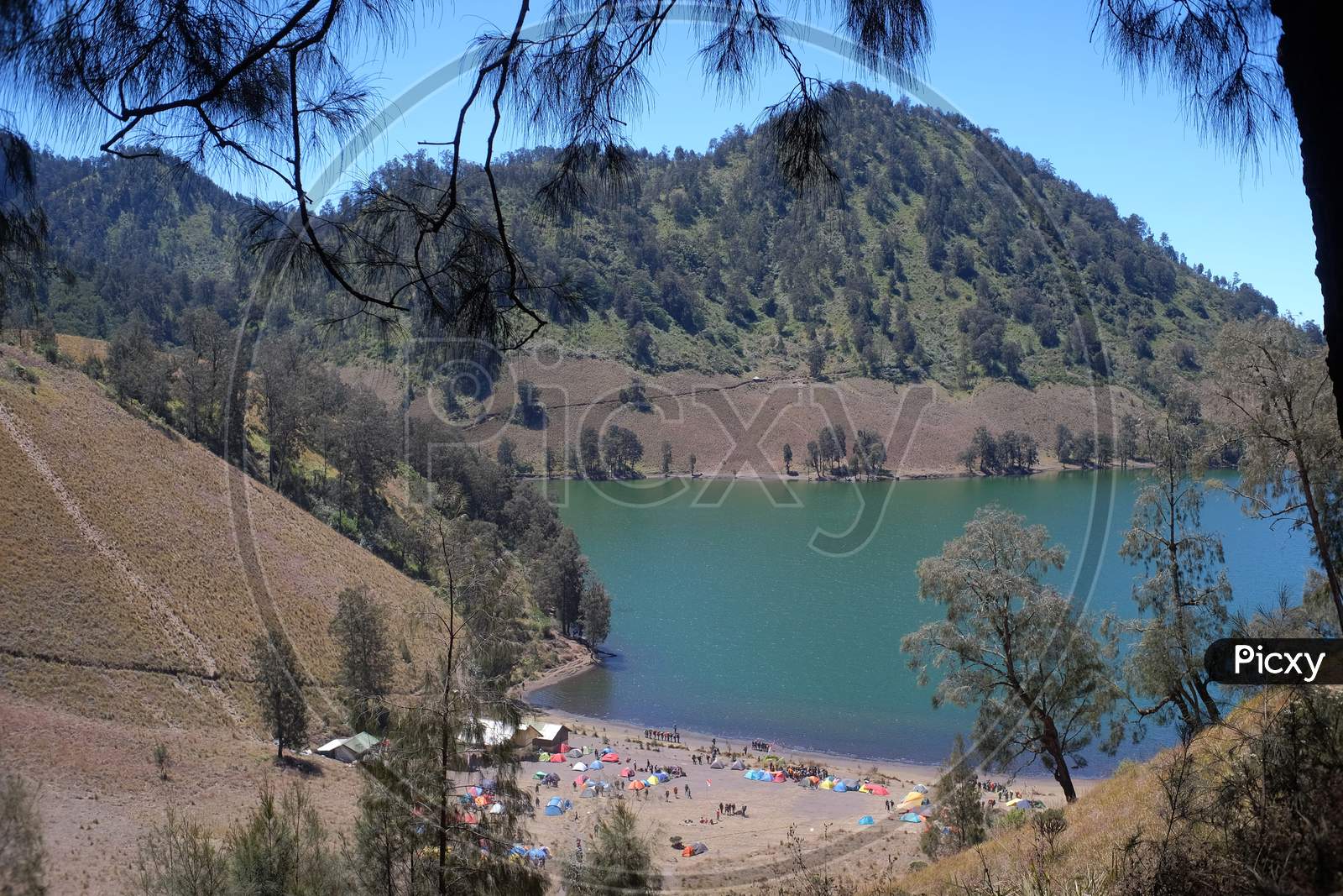 1600x1067 Image Of Ranu Kumbolo, A Freshwater Lake Located At An Altitude Of 2400 Above Sea Level CK326206 Picxy